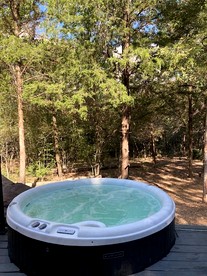 Romantic Container with Jacuzzi Great for a Couples Retreat in Texas - Eustace, Texas - glamping.directory
