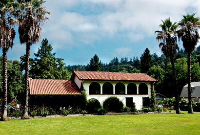 Romantic Getaway in a Spanish Villa in the Heart of Napa Valley, California - glamping.directory