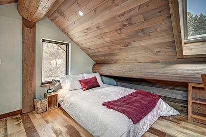 Incredible Rustic Cabin with Modern Amenities, Mountain Vistas, and Fire Pit near Boulder, Colorado - Golden, Colorado - glamping.directory