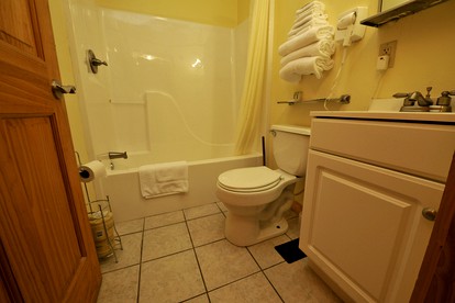 Pet-Friendly Vacation Rental with a Hot Tub near the National Forest in Beaver, West Virginia - Beaver, West Virginia - glamping.directory