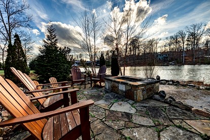 Lakefront Tiny Home Retreat with Private Dock & Sunset Views in Tracy City, Tennessee - Tracy City, Tennessee - glamping.directory