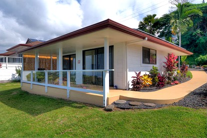 Coastal Farm Cottage with Infinity Pool Overlooking Coffee Farm near Kailua-Kona, Hawaii - glamping.directory