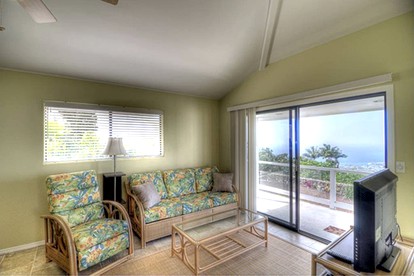 Coastal Farm Cottage with Infinity Pool Overlooking Coffee Farm near Kailua-Kona, Hawaii - Holualoa, Hawaii - glamping.directory