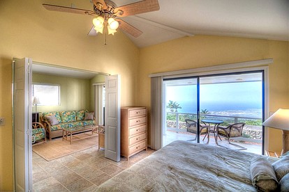 Coastal Farm Cottage with Infinity Pool Overlooking Coffee Farm near Kailua-Kona, Hawaii - Holualoa, Hawaii - glamping.directory