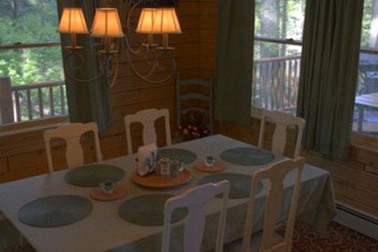 Lakeside Vacation Cabin for Families and Groups near Gore Mountain, New York - Chestertown, New York - glamping.directory