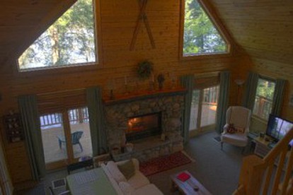 Lakeside Vacation Cabin for Families and Groups near Gore Mountain, New York - Chestertown, New York - glamping.directory