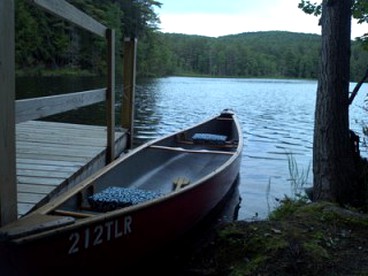 Lakeside Vacation Cabin for Families and Groups near Gore Mountain, New York - Chestertown, New York - glamping.directory
