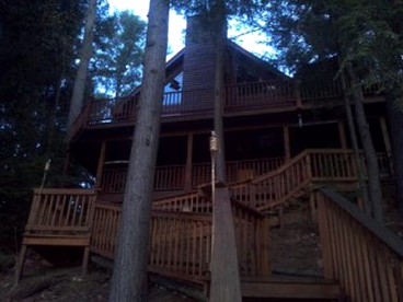 Lakeside Vacation Cabin for Families and Groups near Gore Mountain, New York - Chestertown, New York - glamping.directory