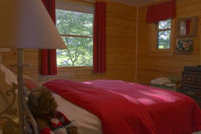 Lakeside Vacation Cabin for Families and Groups near Gore Mountain, New York - Chestertown, New York - glamping.directory