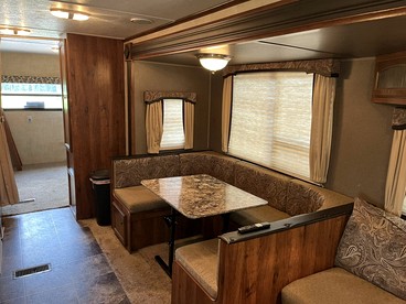Secluded Luxury Camper with Private Dock on Coosa River near Wetumpka, Alabama - Cedar Bluff, Alabama - glamping.directory