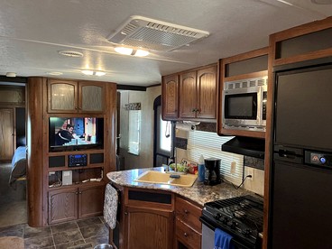 Secluded Luxury Camper with Private Dock on Coosa River near Wetumpka, Alabama - Cedar Bluff, Alabama - glamping.directory