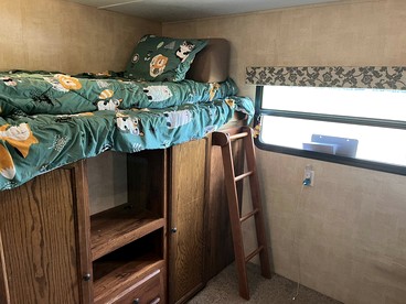 Secluded Luxury Camper with Private Dock on Coosa River near Wetumpka, Alabama - Cedar Bluff, Alabama - glamping.directory