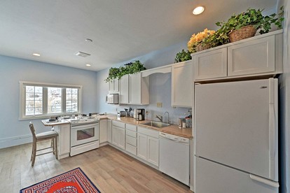 Remodeled Mountain Retreat with Hot Tub and Scenic Views Near Trails in Lander, Wyoming - Lander, Wyoming - glamping.directory
