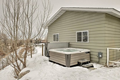 Remodeled Mountain Retreat with Hot Tub and Scenic Views Near Trails in Lander, Wyoming - Lander, Wyoming - glamping.directory