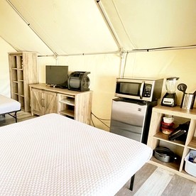 Relaxing Nature Escape to a Riverside Paradise: Luxury Glamping in a Safari Tent near Kingsbury, Texas - Kingsbury, Texas - glamping.directory