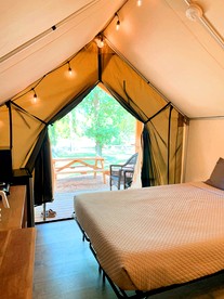 Relaxing Nature Escape to a Riverside Paradise: Luxury Glamping in a Safari Tent near Kingsbury, Texas - Kingsbury, Texas - glamping.directory