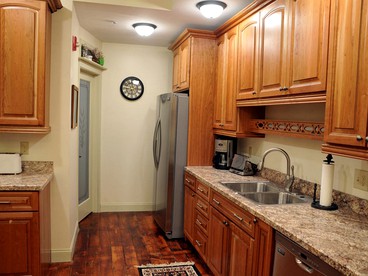 Spacious Cottage Rental with Creek Views near Harrisburg and Hershey, Pennsylvania - Middletown, Pennsylvania - glamping.directory