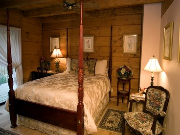 Family Cabin Vacation Getaway with Waterfall Views in Northwest Arkansas - Kingston, Arkansas - glamping.directory