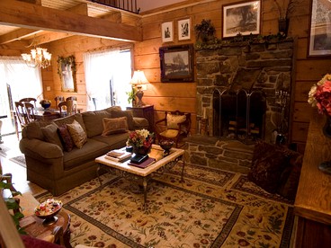 Family Cabin Vacation Getaway with Waterfall Views in Northwest Arkansas - Kingston, Arkansas - glamping.directory