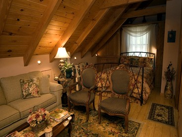 Family Cabin Vacation Getaway with Waterfall Views in Northwest Arkansas - Kingston, Arkansas - glamping.directory