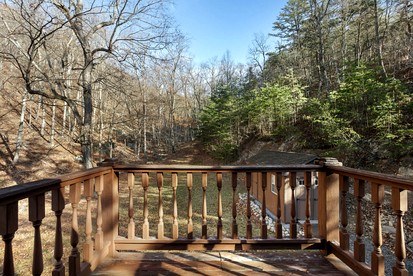 Peaceful and Pet Friendly Cabin with River Access in Great Cacapon, West Virginia - Great Cacapon, West Virginia - glamping.directory