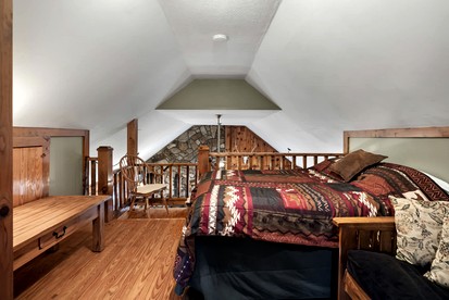 Peaceful and Pet Friendly Cabin with River Access in Great Cacapon, West Virginia - Great Cacapon, West Virginia - glamping.directory