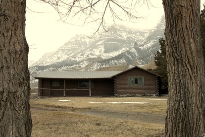 Exclusive Entire Ranch Rental for Group Getaway near Yellowstone National Park - Cody, Wyoming - glamping.directory