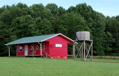 Cozy One-Bedroom Cabin Rental in Blue Ridge Mountains of Virginia - glamping.directory