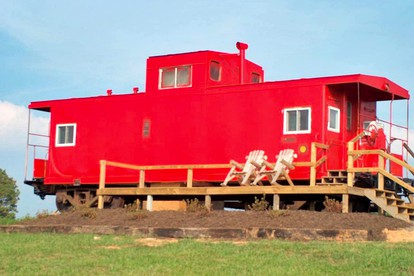 Cozy One-Bedroom Cabin Rental in Blue Ridge Mountains of Virginia - Fancy Gap, Virginia - glamping.directory