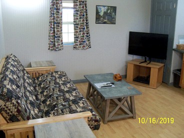 Cozy One-Bedroom Cabin Rental in Blue Ridge Mountains of Virginia - Fancy Gap, Virginia - glamping.directory