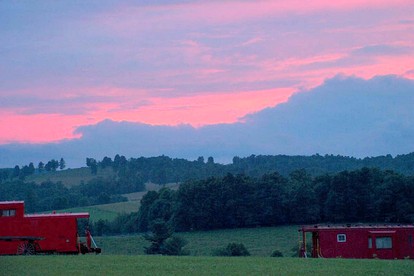 Cozy One-Bedroom Cabin Rental in Blue Ridge Mountains of Virginia - Fancy Gap, Virginia - glamping.directory