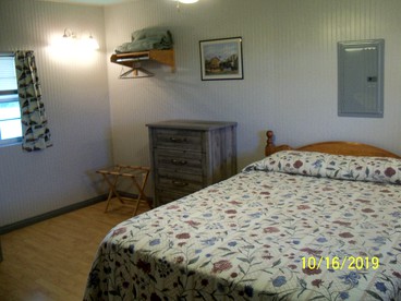 Cozy One-Bedroom Cabin Rental in Blue Ridge Mountains of Virginia - Fancy Gap, Virginia - glamping.directory