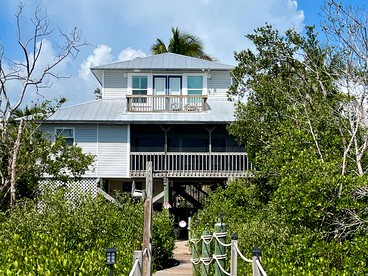 Serene Bayfront Cottage with Private Dock and Beach Access near Florida’s Coastal Paradise - glamping.directory