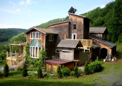 Gorgeous Rustic Rental with a Hot Tub near Woodbury, Vermont - glamping.directory