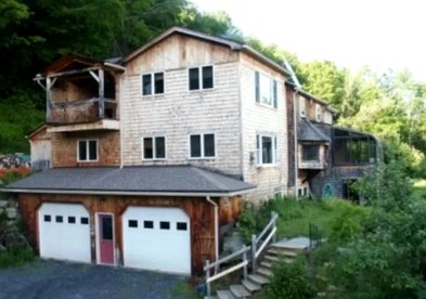 Gorgeous Rustic Rental with a Hot Tub near Woodbury, Vermont - Calais, Vermont - glamping.directory