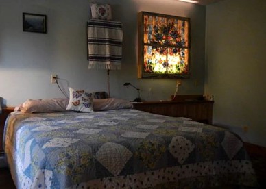 Gorgeous Rustic Rental with a Hot Tub near Woodbury, Vermont - Calais, Vermont - glamping.directory