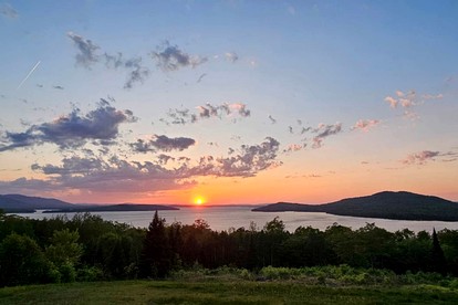 Luminous Tiny Cabin Overlooking the Lake in Maine - Greenville, Maine - glamping.directory