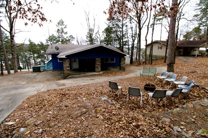 Spacious Lakeview Family Home with Boat Parking Near Marinas, Edgemont, Arkansas - Edgemont, Arkansas - glamping.directory