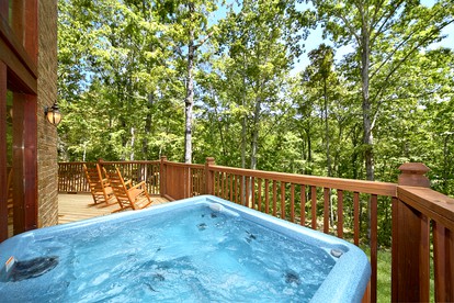 Majestic Gatlinburg Hot Tub Cabin Rental for Groups - Gatlinburg, Tennessee - glamping.directory