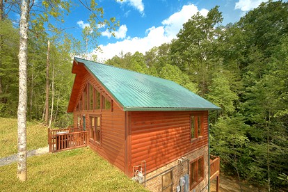 Majestic Gatlinburg Hot Tub Cabin Rental for Groups - glamping.directory