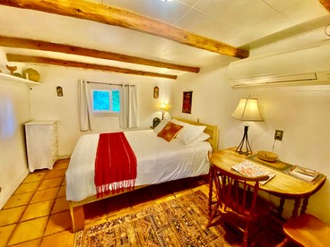 Studio-Style Log Cabin near Carson National Forest, New Mexico - San Cristobal, New Mexico - glamping.directory