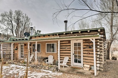 Studio-Style Log Cabin near Carson National Forest, New Mexico - glamping.directory