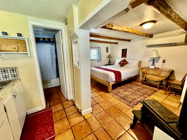 Studio-Style Log Cabin near Carson National Forest, New Mexico - San Cristobal, New Mexico - glamping.directory