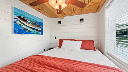 Amazing Off-Grid Floating Home with Gorgeous Views in Almond, North Carolina - Almond, North Carolina - glamping.directory