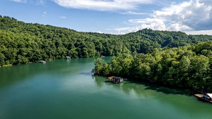 Amazing Off-Grid Floating Home with Gorgeous Views in Almond, North Carolina - Almond, North Carolina - glamping.directory