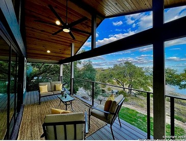 Fantastic Lakefront Villa with Stunning Views and Lake Access in Canyon Lake, Texas - Canyon Lake, Texas - glamping.directory
