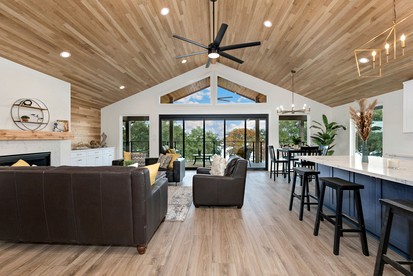 Fantastic Lakefront Villa with Stunning Views and Lake Access in Canyon Lake, Texas - Canyon Lake, Texas - glamping.directory