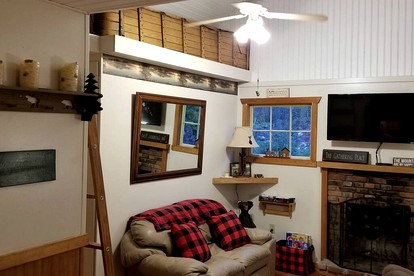 Carroll, NH Pet-Friendly Cabin with Hot Tub: Your Ultimate Retreat - Carroll, New Hampshire - glamping.directory