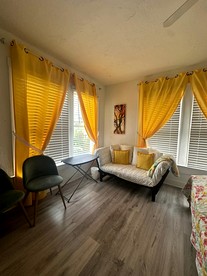 Charming Historic Home with Front Porch Near Intracoastal & Downtown West Palm Beach, Florida - West Palm Beach, Florida - glamping.directory