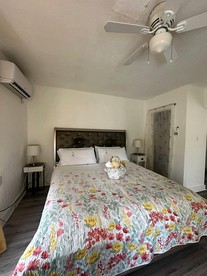 Charming Historic Home with Front Porch Near Intracoastal & Downtown West Palm Beach, Florida - West Palm Beach, Florida - glamping.directory